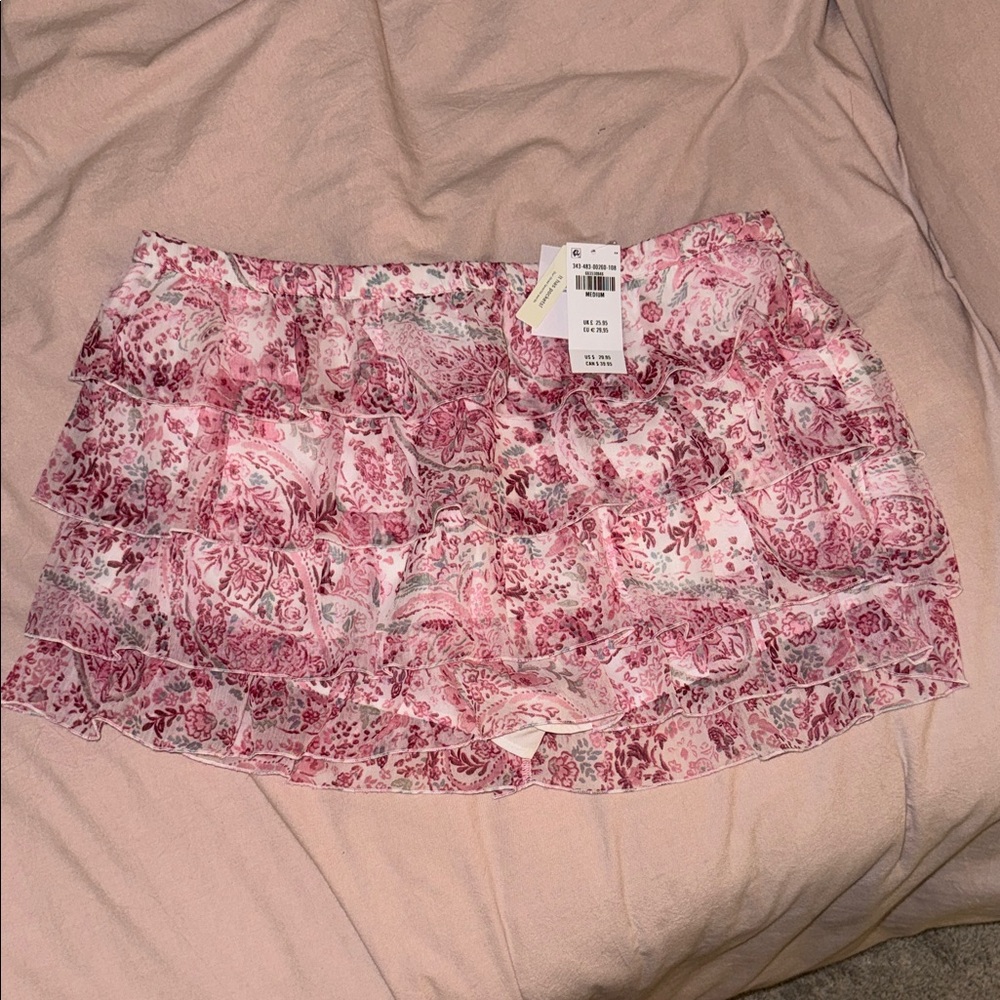 Hollister Women’s Pink Floral Tiered skort NWT